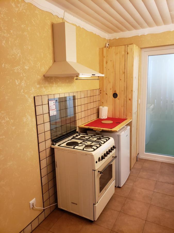Phoenix Studio Bukares Bagian luar foto